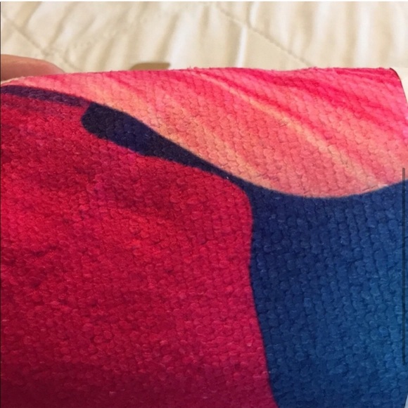 Summer Blooms Round Beach 🏖 Towel NWT - Picture 5 of 6